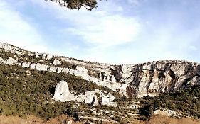 Vue Panoramique Sur Le Chateau,Montagne Et Grottes